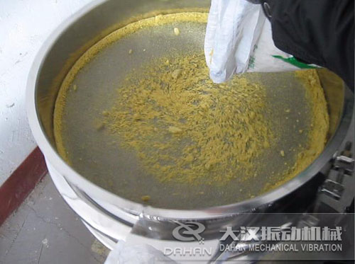 硫磺粉振動篩投料 硫磺粉振動篩投料